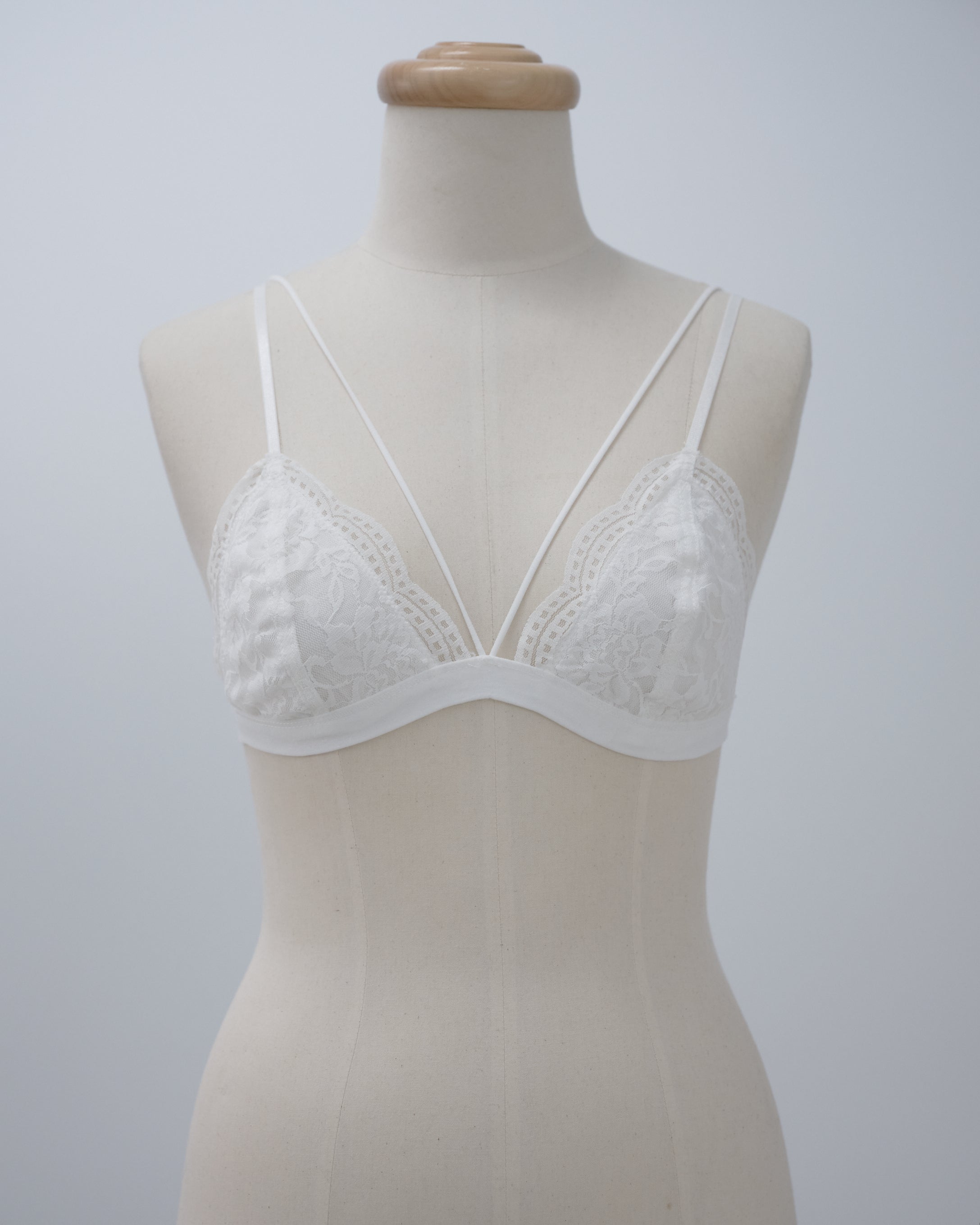 V-strap Lace Bra